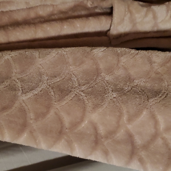 NWOT - Heavy Weight Robe - Very Soft & Warm - light pink - Picture 5 of 6